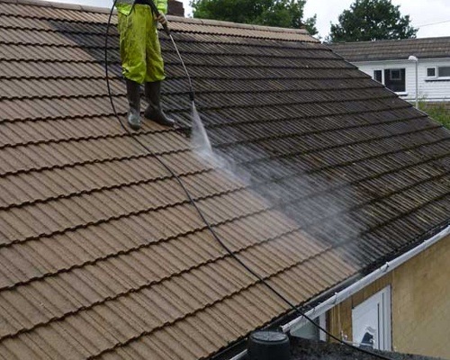 Roof cleaning service in Virginia Beach